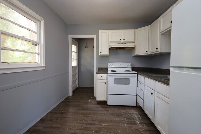 Building Photo - 751 E Brookwood Pl