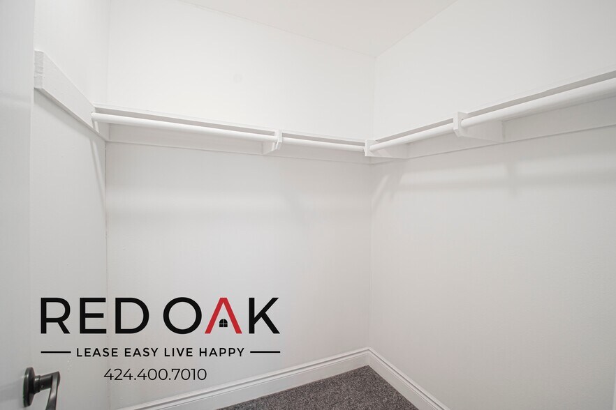 Building Photo - 821 N Wilcox Ave