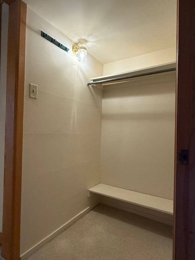 Building Photo - House For Lease