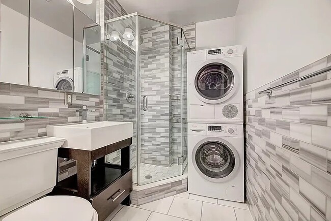 Building Photo - 200 Stanton St