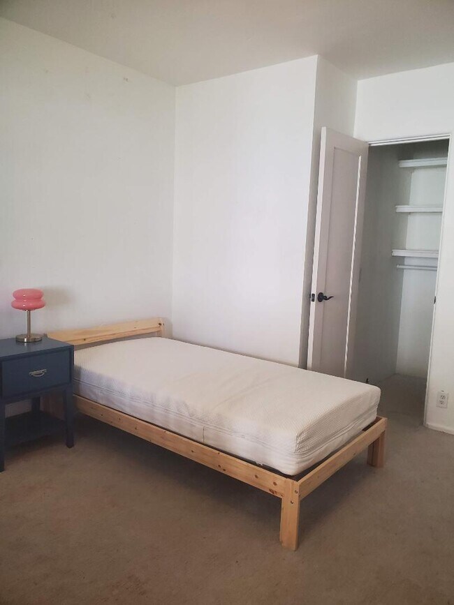 Building Photo - 1520 W Encanto Blvd