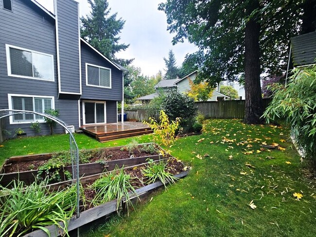 Building Photo - Townhome in Fin Hill- 2 Large Master Bedrooms, 2 Car Garage, Fully Fenced Yard, AC