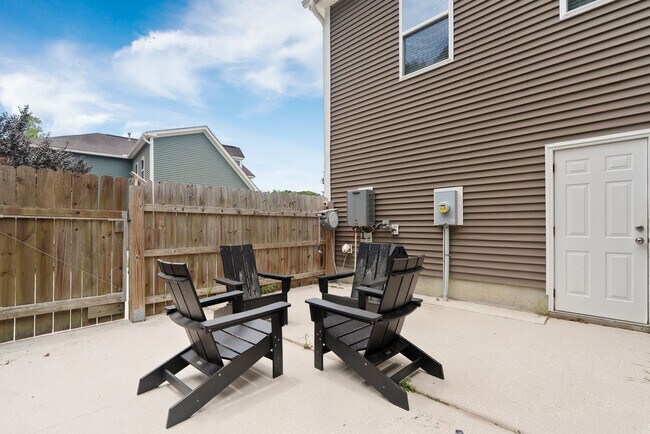 Building Photo - Available now. Beautiful 5 BR/2.5 BA Home in Swygerts Landing!