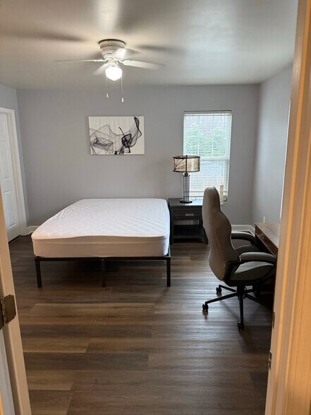 Building Photo - 1624 N Cherry St