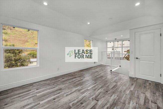 Building Photo - 9848 Portola Dr