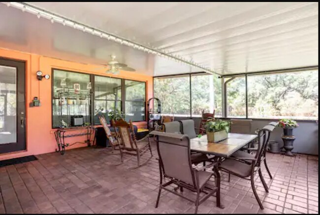 Building Photo - 2104 Heritage Crest Dr