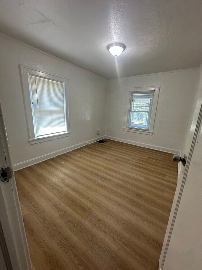 Building Photo - 3607 E 61st St