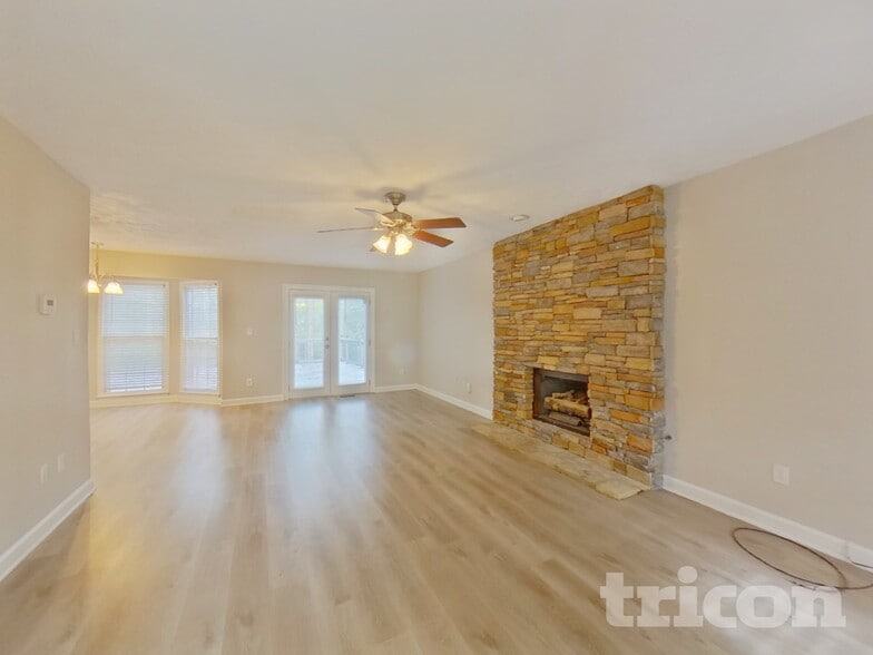 Building Photo - 530 N Oakland Cir