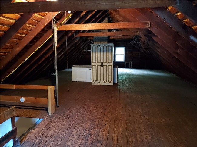 Building Photo - 325 Field St