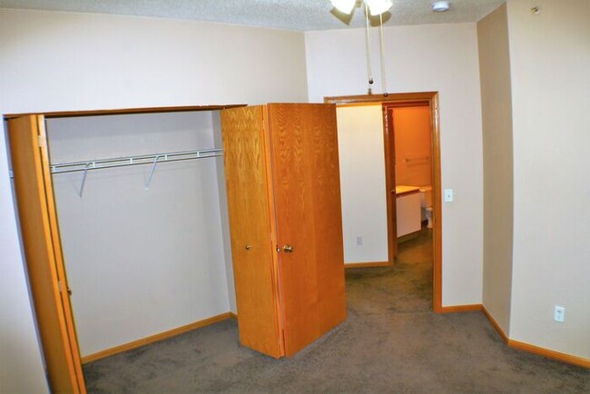 Building Photo - $1,195 | 2 Bedroom, 1 Bathroom Condo | Pet...