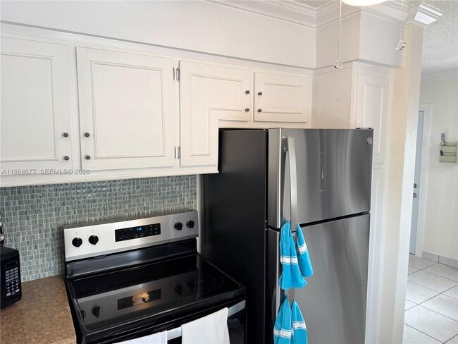 Building Photo - 920 SW 11th Ave