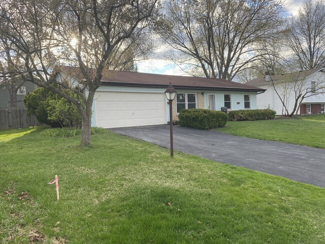 Building Photo - 115 Meadowbrook Ln