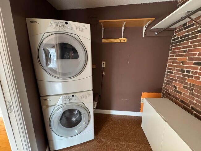 Building Photo - 105 W Merrimack St