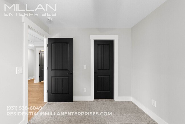 Building Photo - Elegant All-Brick Townhome in a Gated Community in Sango