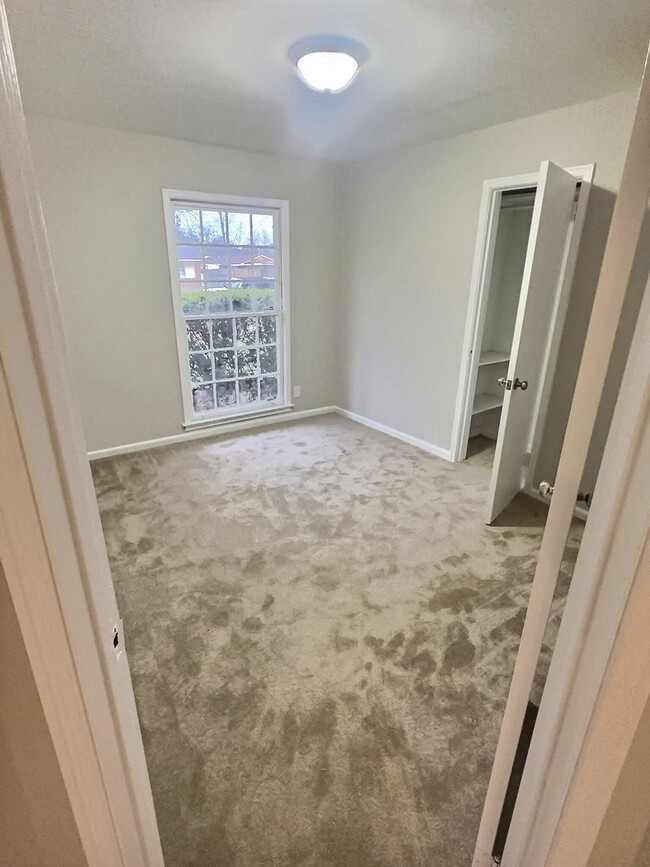 Building Photo - For Rent in Montgomery! First month's rent...