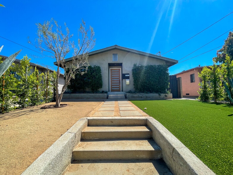 Building Photo - 958 Camulos St