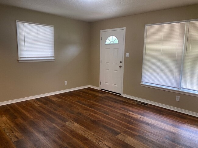 Building Photo - 120 Glass St