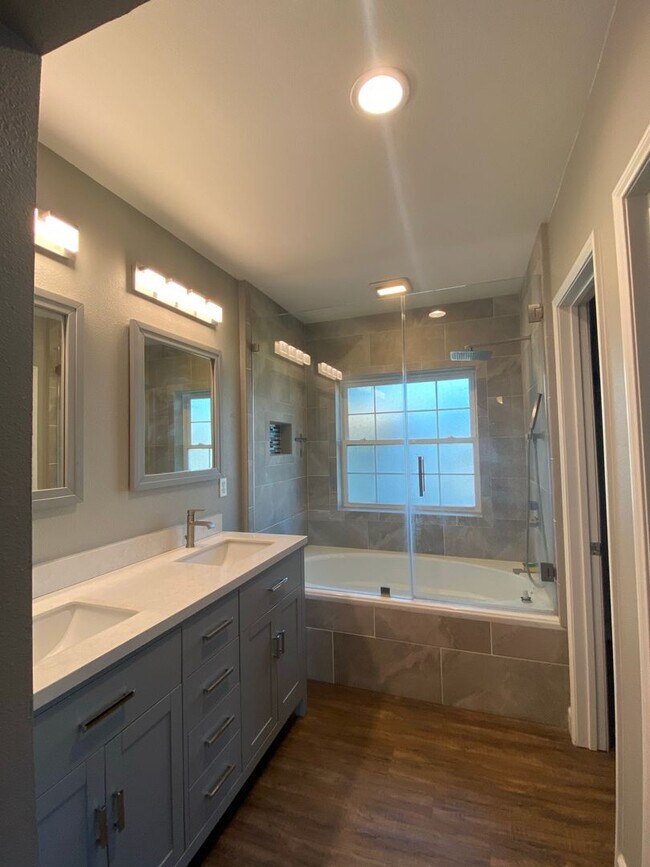 Building Photo - 3BD/2BA Beautiful Riverside Home!!