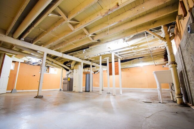 Building Photo - Spacious 4BD/2BA Two-Story Home w/ Fenced Yard & Huge Basement! Pets OK!