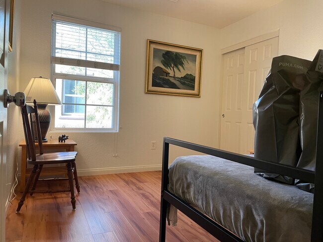 Guest Room - 3912 Sweet Pine St