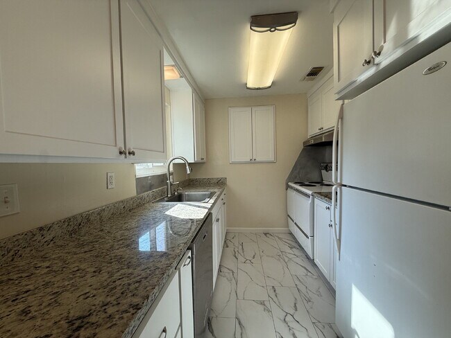 Building Photo - Newly Remodeled 4 Bed 2 Bath in Citrus Hei...