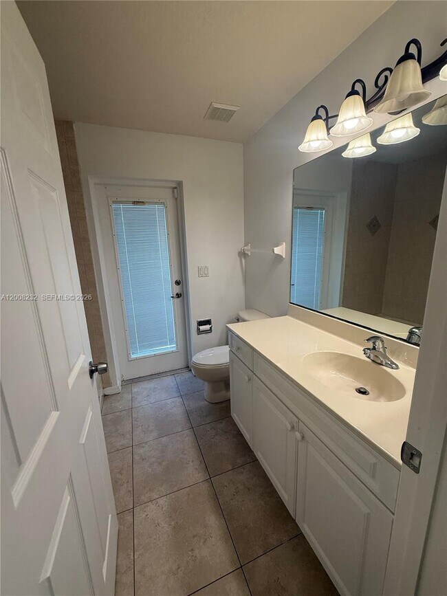 Building Photo - 3262 SW Cohutta St