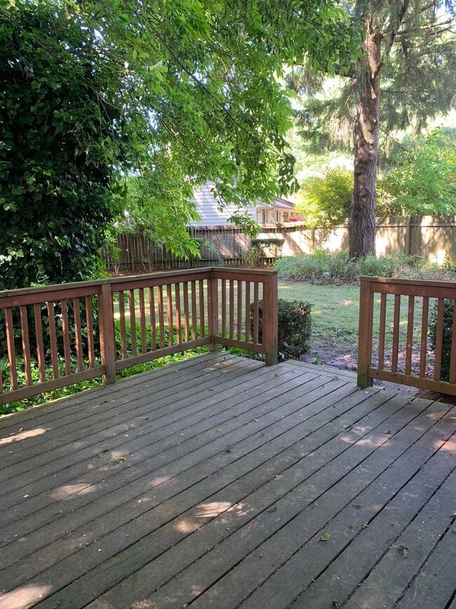 Building Photo - Large Four Bedroom House in Newberg