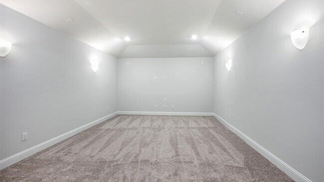 Building Photo - 2037 Almassera Dr
