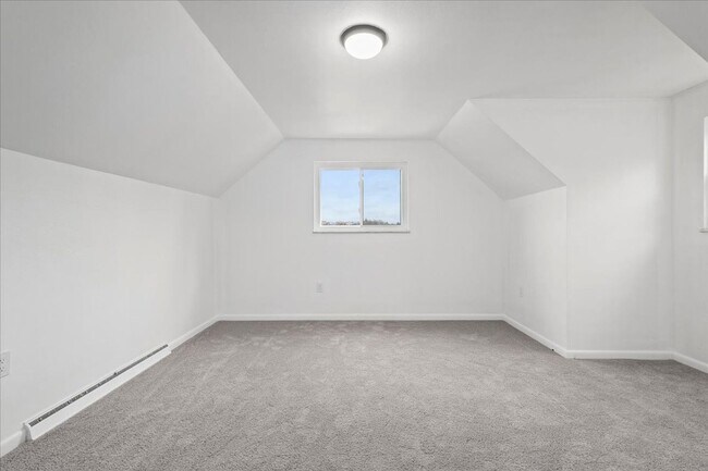 Building Photo - 1303 Cloverdale St