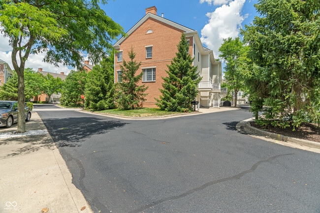 Building Photo - 12735 Edgemont Way