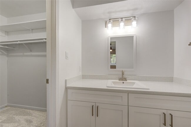 Building Photo - 22323 Indian Ridge Dr