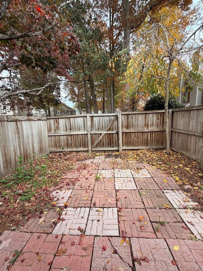 Building Photo - 606 Windbrook Cir