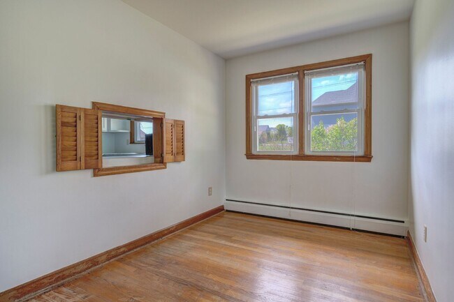 Building Photo - 1000 Willard Dr SE
