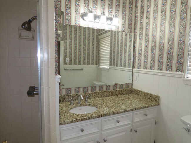 Building Photo - South Tyler! Beautiful 4 Bedroom, 3 Bath House