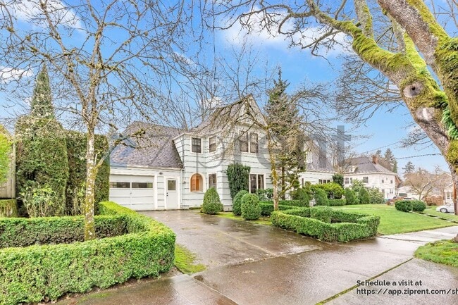 Building Photo - 3010 SE Lambert St