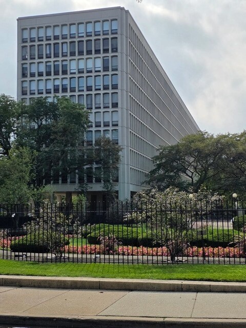 Building Photo - 1450 E 55th Pl
