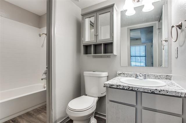 Building Photo - 1108 N Elm St