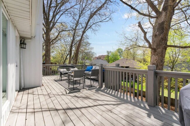 Building Photo - 840 E Gaslight Dr