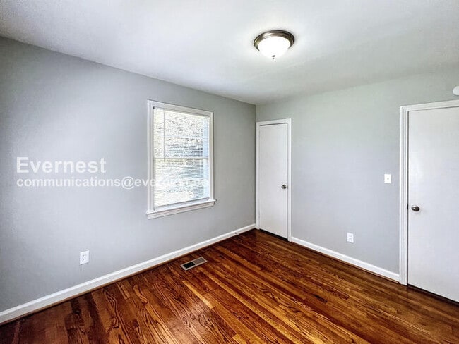 Building Photo - 412 5th Way