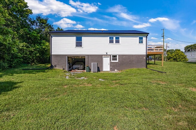 Building Photo - 330 Birdwell Cir