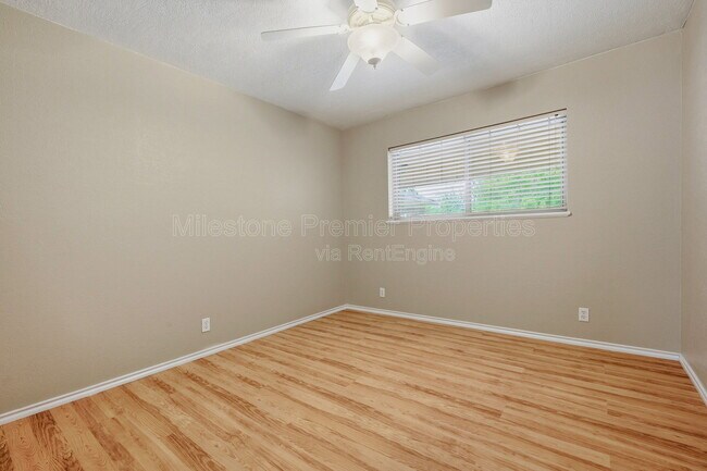 Building Photo - 2502 Turtle Creek Dr