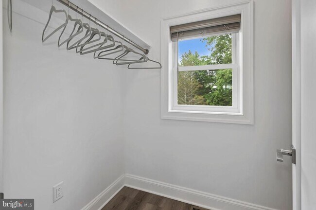 Building Photo - 6005 Selvyn Rd