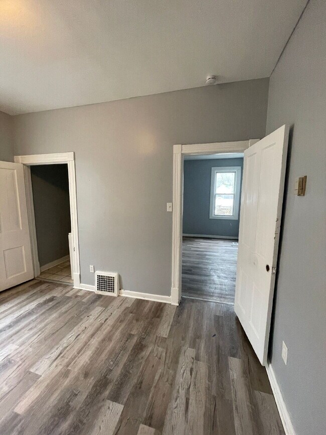 Building Photo - Cozy 1-Bedroom in Sharon – Walkable Location, Pets Welcome!