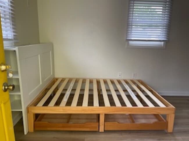 Building Photo - Tiny House on South Walnut Street