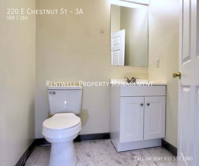 Building Photo - 220 E Chestnut St