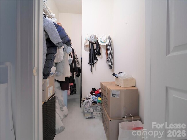 Building Photo - 5609 Fairview Rd