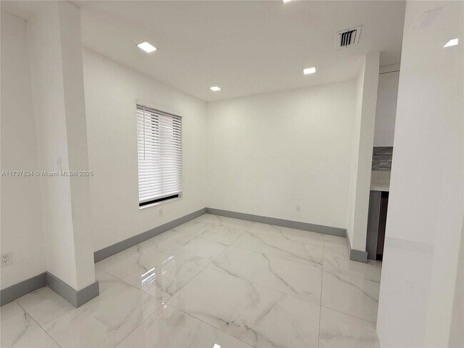Building Photo - 9015 SW 96th Ave