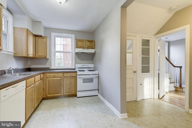 Building Photo - 4307 Fessenden St NW