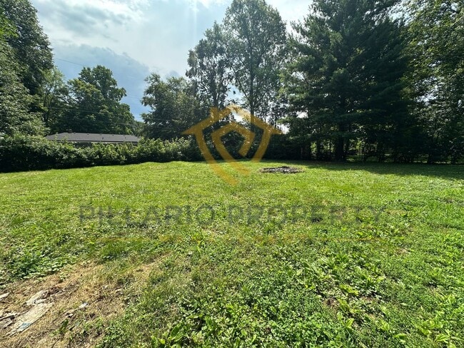 Building Photo - Spacious Warren Township, 3 Bedroom/1.5 Ba...