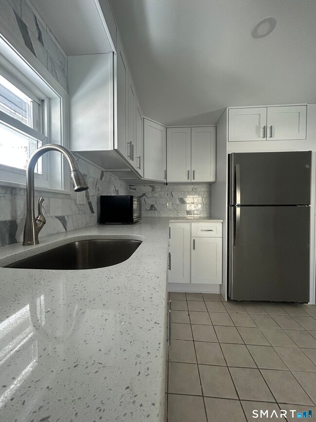 Building Photo - 54 Forest St